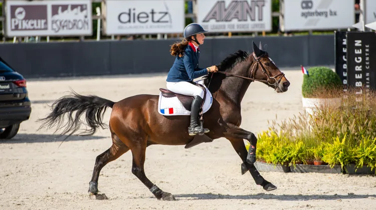 Accompagnée d’Ungaro of Qofanny, ici à la finale des Coupes des nations Poneys de Kronenberg, la jeune Lou-Ann Béraud fera office de pilier de l’équipe de France en 2023.