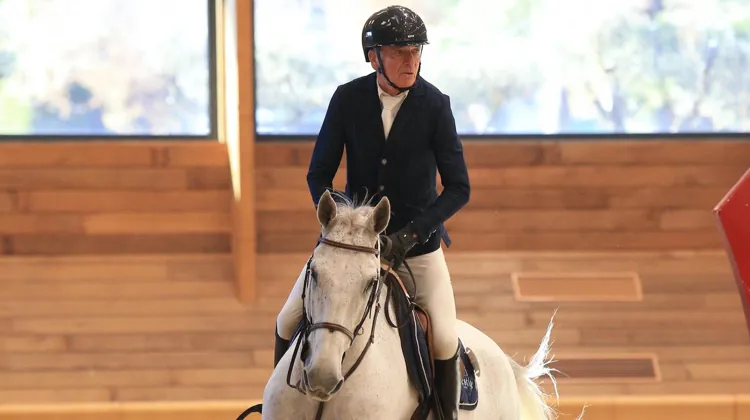 Ici à Valence sur Bingo del Tondou, Michel Robert est formel : trouver un langage commun est essentiel au couple cavalier/cheval pour performer.