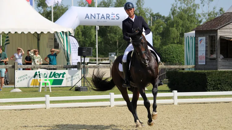Arnaud Serre et James Bond de Massa ont remporté le Grand Prix du championnat de France Pro Élite à Vierzon