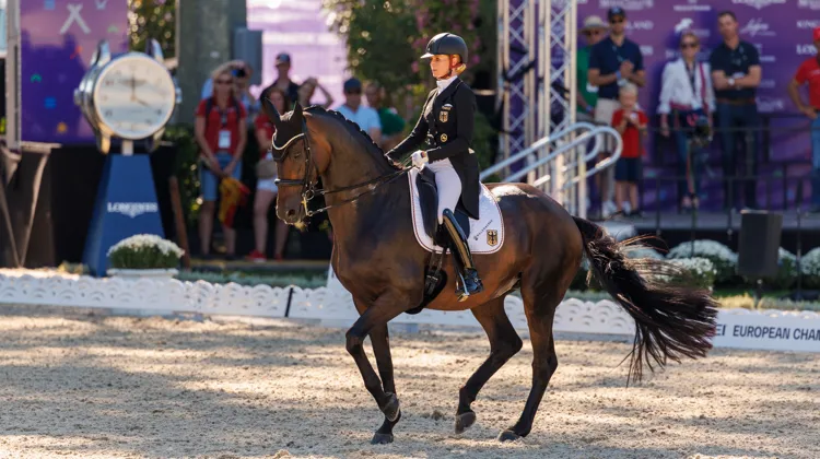 Jessica von Bredow-Werndl et Dalera BB se sont montrées souveraines dans les airs relevés