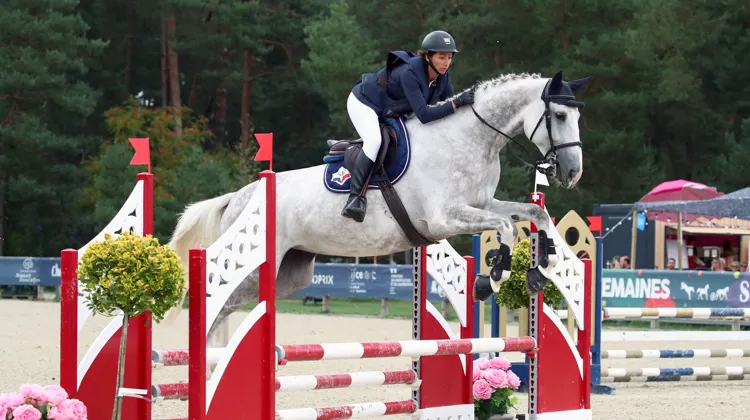 Gaëlle Cesse et Izarra de Pontigny, victorieuse de la finale du Cycle libre des chevaux de cinq ans Deuxième Année à Fontainebleau.