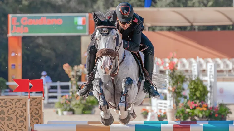 “Oh Jaja, y a moyen Jaja”, a soufflé Emanuele Gaudiano à l’oreille de sa jument cet après-midi.