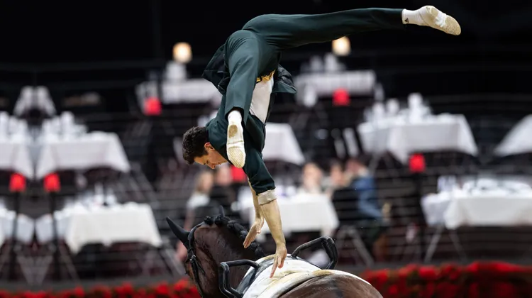 Les mains teintées d’or pour les besoins de sa présentation, Théo Gardies a livré une performance délicate, subtile et jazzy qui lui a valu une note artistique presque parfaite.