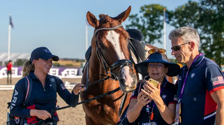 Notamment porté par le Français Michel Assouline, ici à droite, le para-dressage vit un véritable essor aux États-Unis depuis plusieurs années.