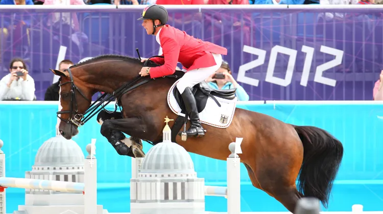 La qualité de la semence de Plot Blue, ici aux Jeux olympiques de Londres avec l’Allemand Marcus Ehning, a varié au gré des années, comme celle de nombreux autres étalons de sport.