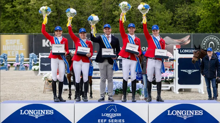 Les Suisses Gilles Müller, Eva Gautschi, Dominik Fuhrer et Barbara Schnieper encadrent le Néerlandais Peter van der Waaij, leur nouveau chef d’équipe.