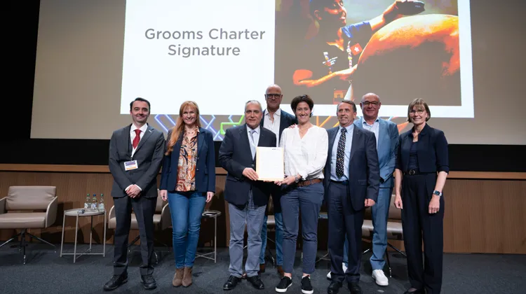 Uns signature très symbolique et rtiche de sens.