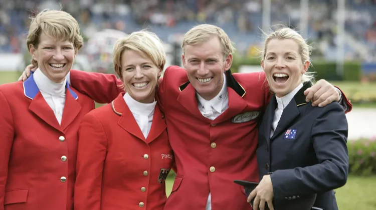À gauche, Beezie Madden est aux côtés de Meredith Michaels-Beerbaum, Jos Lansink et Edwina Tops-Alexander lors de la finale tournante des Mondiaux de 2006, à Aix-la-Chapelle.