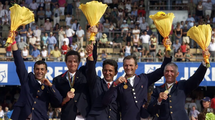 En 2002, Jean-Maurice a mené l'équipe de France de saut d'obstacles sur le toit du monde pour la troisième fois de l'histoire.