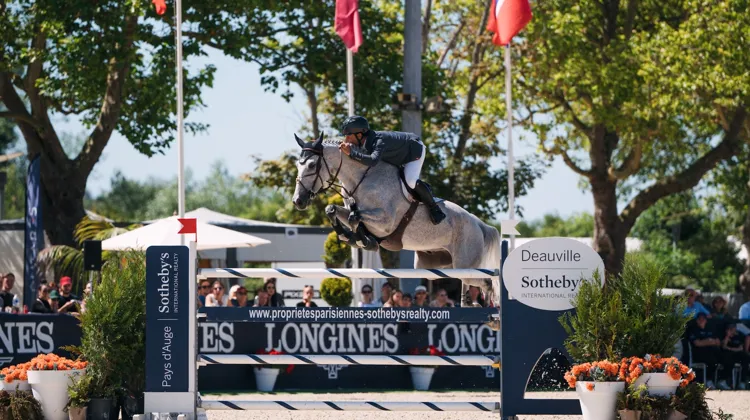 Sergio Álvarez Moya et Puma HS lors de leur victoire du Grand Prix Sotheby’s International Realty de la région Normandie cet après-midi au Pôle international du cheval Longines de Deauville