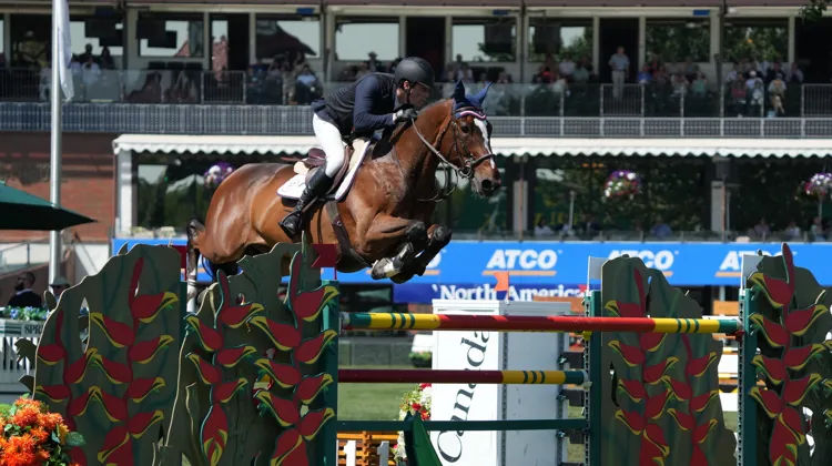 Francisco Pasquel Vega et Dominant 2000 sur la piste de Calgary durant l'été 2023