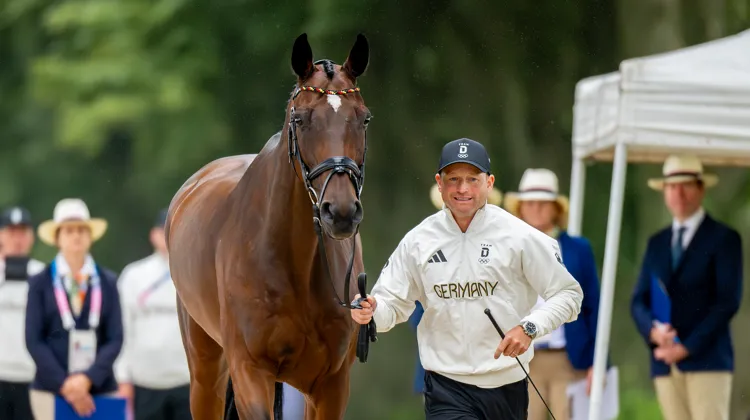 Présentant ici Chipmunk à la première inspection des chevaux de matin, Michael Jung tentera de remporter un troisième titre individuel