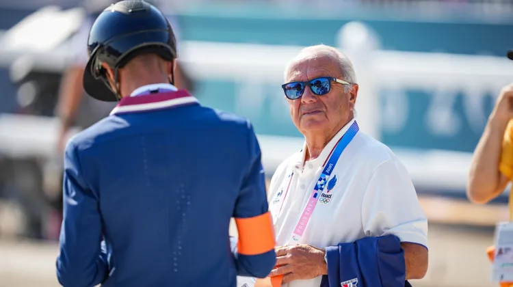 Thierry Touzaint est ici avec Stéphane Landois sur la piste de Versailles