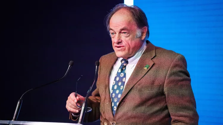 À soixante-dix ans, Xavier Libbrecht reste un homme engagé, au service de la Fédération mondiale de l’élevage de chevaux de sport comme de la Bibliothèque mondiale du Cheval.