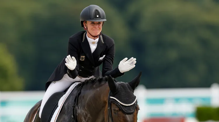 Jessica von Bredow-Werndl et Dalera BB ont obtenu la meilleure note dans le Grand Prix des JO de Paris