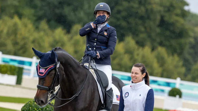 Rebecca Hart était très émue en sortie de piste, après avoir décroché le titre paralympique en Grade III