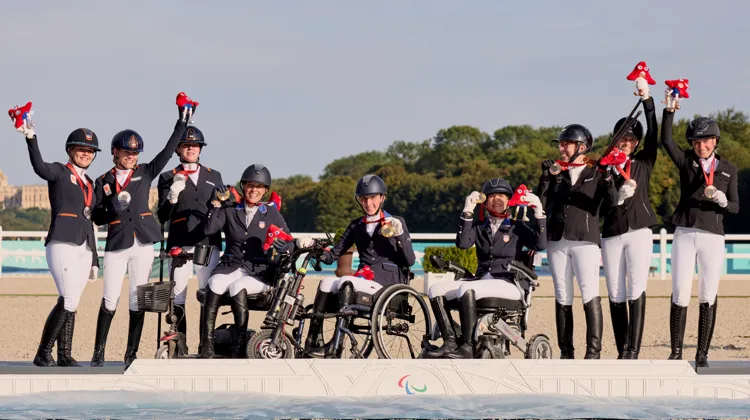 Le podium par équipes de ces Jeux paralympiques