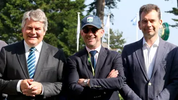 Pierre de Brissac pose ici entre Franck Louvrier, le maire de La Baule (à gauche), et Frédéric Bouix, le nouveau président de la FFE.