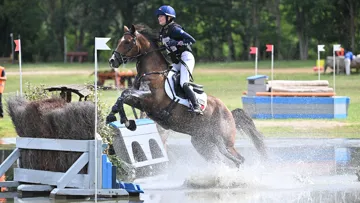 Aux championnats d’Europe Poneys de concours complet au Mans, qu’ils ont disputés fin juillet en individuel, Emma Lemaitre et Flash des Étoiles ont terminé à une belle huitième place, laissant augurer une année 2024 sous le drapeau tricolore.
