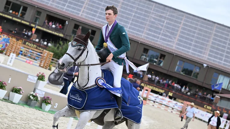 Paddy Reape et Fernando ont remporté l'épreuve individuelle des championnats d'Europe Poneys de saut d'obstacles.