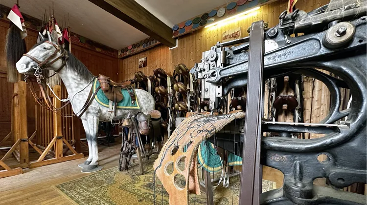  Les plus belles pièces de l’école sont exposées dans la sellerie d’honneur.