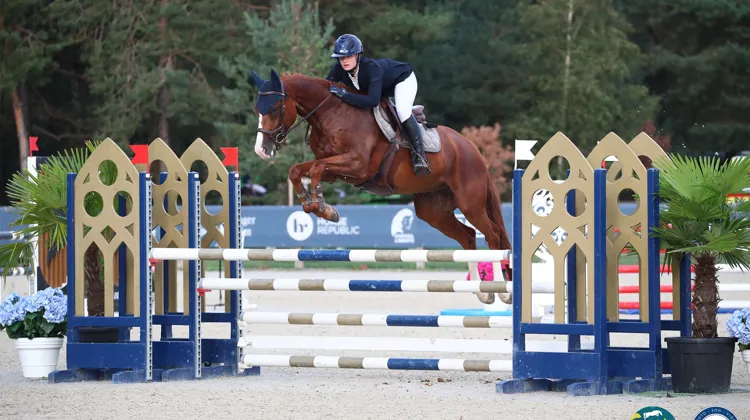En tête du classement provisoire avant la finale, Alix Bernard et Lancelot de Buez ont conservé leur avance dans le championnat réservé aux chevaux de six ans troisième année.