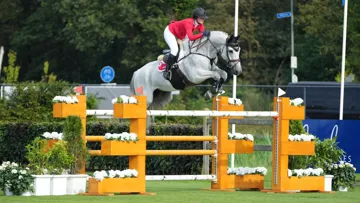 Géraldine Straumann et Long John Silver pendant les championnats d'Europe Jeunes Cavaliers de Kronenberg, en juillet 2024.