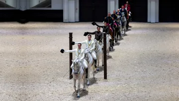 Pour la première fois de l’histoire, les cinq écoles classiques d’équitation, établies en Autriche, Espagne, Portugal, France et maintenant aux Émirats arabes unis se sont réunies pour l’ouverture d’ADREA.