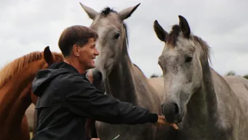 “Les fédérations doivent encourager et soutenir les initiatives visant à promouvoir une équitation respectueuse et éthique à tous les niveaux de la compétition”, défend Éric Louradour.