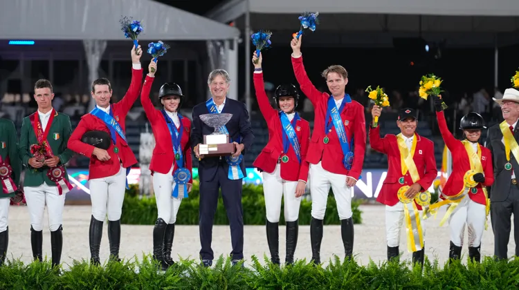 Victoire nette et sans bavure de McLain Ward, Callie Schott, Marilyn Little et Karl Cook, qui encadrent Robert Ridland, leur fidèle chef d’équipe.