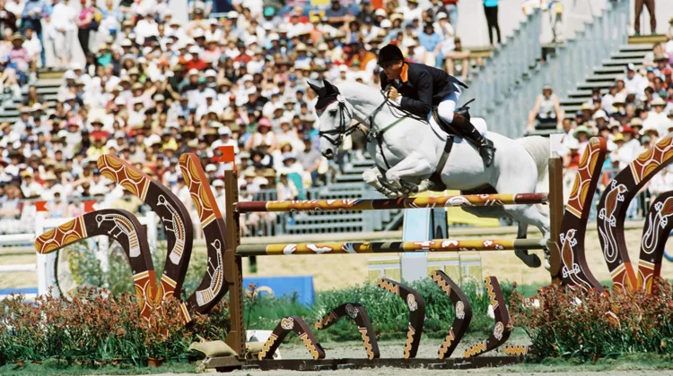 Déjouant les pronostics et faisant fi des conditions difficiles, Jeroen Dubbeldam était devenu champion olympique à vingt-sept ans aux rênes du beau De Sjiem.