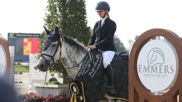 Aurélia Guisson et No Limit Vh Legita Hof Z, vainqueurs du Grand Prix Juniors. 