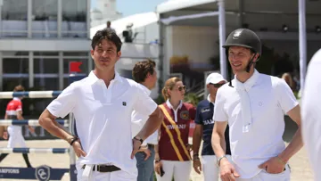 Si les deux hommes se croisent très souvent sur les terrains de concours, ils se retrouvent aussi à l’occasion des réunions du Club des cavaliers internationaux de saut d’obstacles, où ils défendent une vision commune de leur sport.
