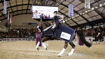 L'Allemande Helen Langehanenberg s'est imposée dans la Coupe du monde de Neumünster avec Damsey FRH.
