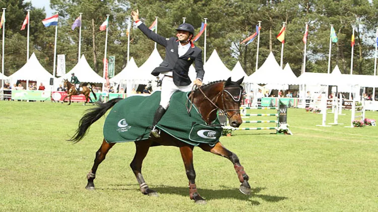 La joie de Mathieu Lemoine pour sa victoire dans le CCI3* de Saumur 2015 (@P Chevalier)