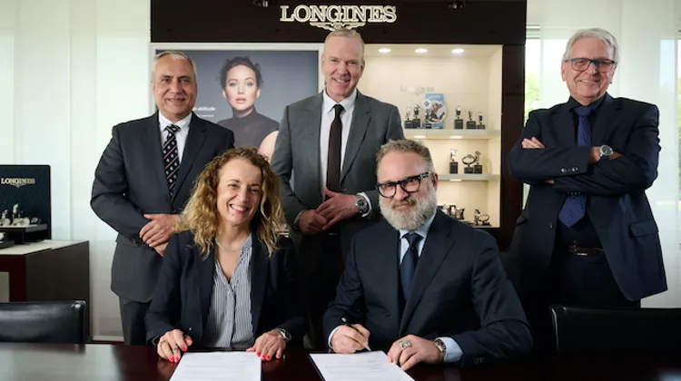 Ingmar de Vos, président de la FEI, Sabrina Ibáñez, secrétaire générale de la FEI, Matthias Breschan, PDG de Longines, Bernardo Tribolet, vice-président de Longines en charge du marketing, et Urs Schiendorfer, consultant mondial indépendant pour les sports équestres