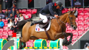 Le Tricolore Roger-Yves Bost et sa fidèle Castle Forbes Myrtille Paulois, ici lors des championnats d'Europe à Herning l'an dernier, tenteront de faire bonne impression devant Philippe Guerdat afin de décrocher leur ticket pour la Normandie. Photo Scoppdy