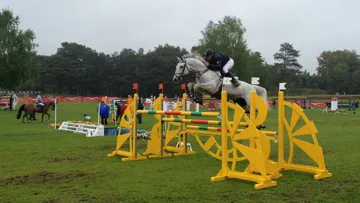 En selle sur Quaoukoura du Ty, Bosty la fusée a cette fois été battu par Jean-Luc Mourier. © CdY