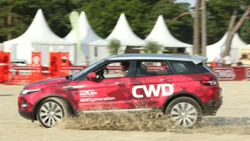 Pour le Jump and Drive, CWD avait customisé un Range Rover Evoque afin de réaliser le parcours. Photo PSV Morel