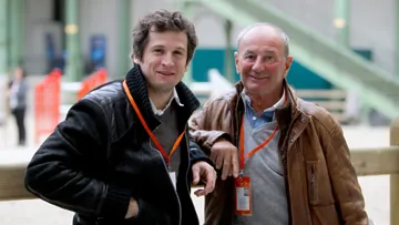 Sous la nef du Grand Palais, aucune animosité n?est apparue entre Guillaume Canet et Marcel Rozier, qui n?est pourtant guère épargné dans le film Jappeloup. Crédit Scoopdyga
