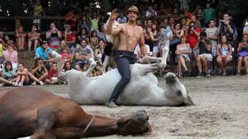 Le fabuleux artiste équestre espagnol, Santi Serra, se produira gratuitement ce week-end, à Fontainebleau, à l'occasion du Grand Prix Classic. Crédit Carles Lopez Horseandnature.com