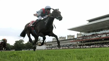 Trève ici au Qatar Prix Vermeille avec Lanfranco Dettori, est l'une des favorites au Prix de l'Arc de Triomphe. Photo Scoopdyga