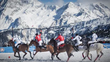 À Val d'Isère, la première étape du Polo Masters Tour s'est déroulée au pied des pistes. Photo Morgane Delfosse