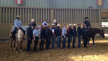 Les douze cavaliers et le staff de la FFE travaillent dur afin de représenter au mieux la discipline du reining lors des JEM, à Caen, cet été. Photo MPM