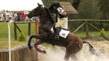 Suprême Rock et sa cavalière Pippa Funnell aux Jeux équestres mondiaux de 2002, à Jerez de la Frontera © Scoopdyga