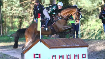 Donatien Schauly et Cadiz, ici lors du CICO 2* de Fontainebleau en mars dernier, tenteront de briller à Saumur ce week-end pour tenter de permettre à l?écurie CSEM de gagner des points et d?assurer leur sélection en vue des JEM. Photo Scoopdyga