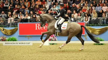 Charlotte Dujardin et Valegro remportent l'étape Coupe du monde de Londres Olympia. (Ph FEI/Kit Houghton)