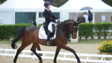 Corentin Pottier associé à Gotcha, vice-champion de France en Pro 2 à Saumur, participe aux championnats de France de dressage au Mans dans la catégorie Jeunes Cavaliers. © Les Garennes