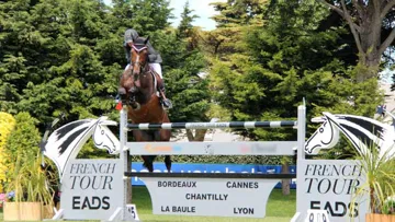Le fameux saut décalé sur la droite... Ph. MN Himbert.