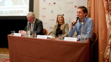 Edwina Tops-Alexander, entourée de Martin Fuchs et Fred van Lierop.